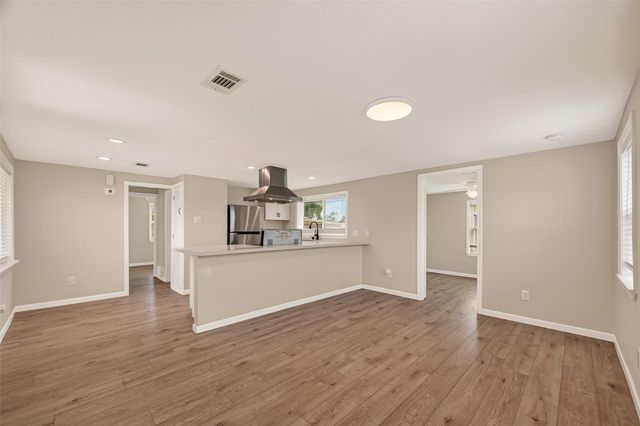 521 N Vionett Lane, Texas City, TX 77591