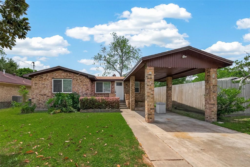 521 N Vionett Lane, Texas City, TX 77591