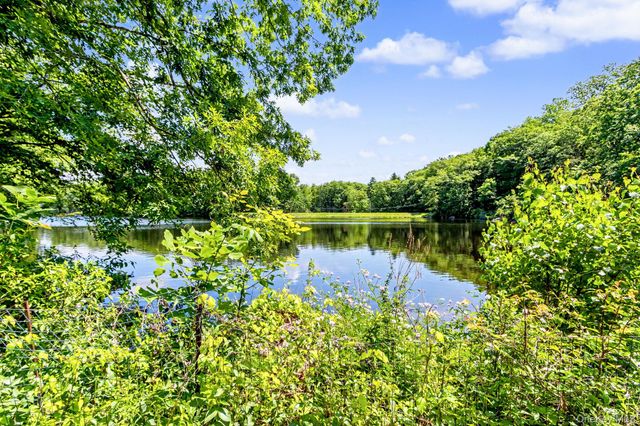 4 Loggers Court, Carmel, NY 10512