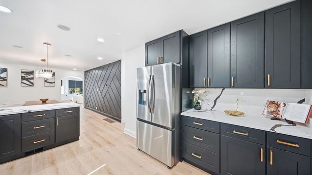 8257 S Blackstone Avenue, Chicago, IL 60619