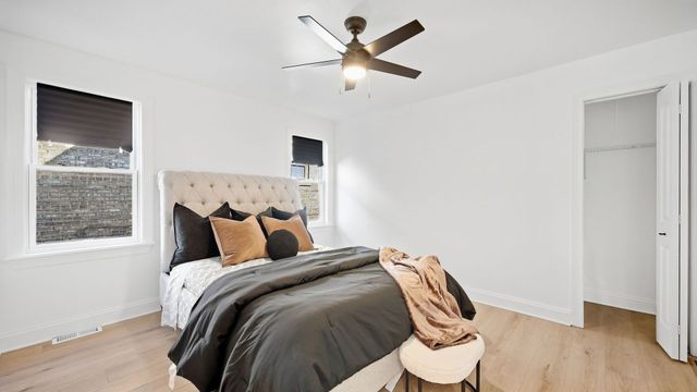 8257 S Blackstone Avenue, Chicago, IL 60619