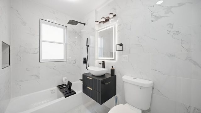 8257 S Blackstone Avenue, Chicago, IL 60619