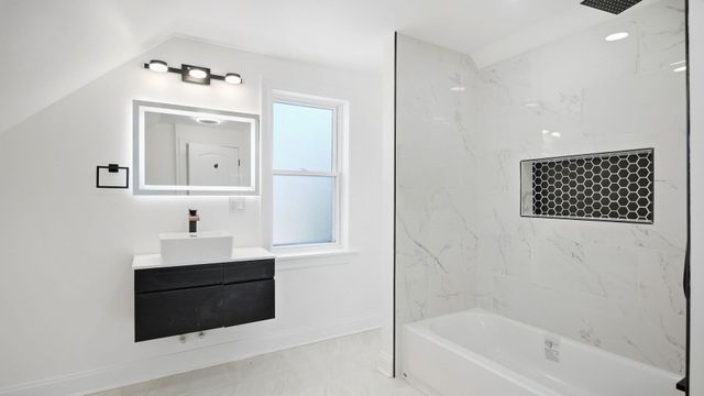 8257 S Blackstone Avenue, Chicago, IL 60619