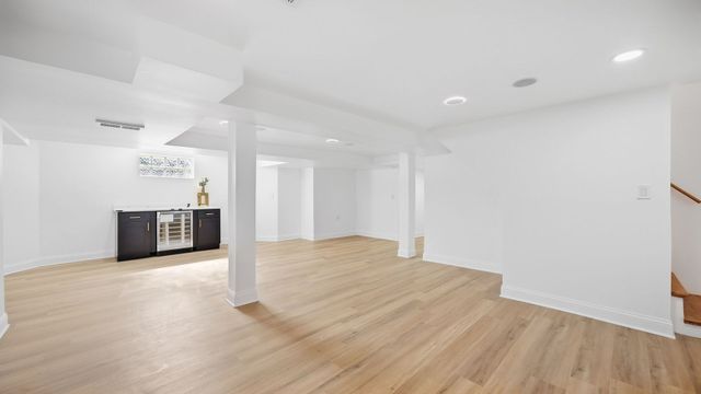 8257 S Blackstone Avenue, Chicago, IL 60619