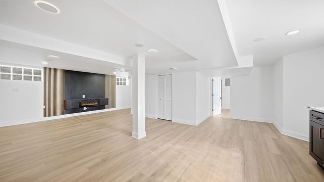 8257 S Blackstone Avenue, Chicago, IL 60619