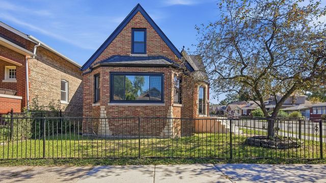 8257 S Blackstone Avenue, Chicago, IL 60619