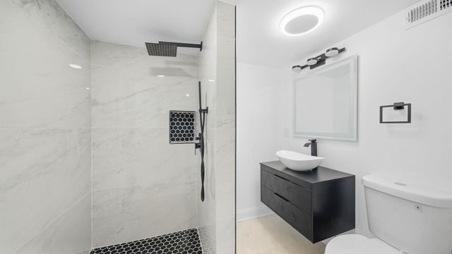 8257 S Blackstone Avenue, Chicago, IL 60619