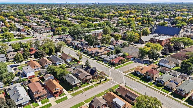 8257 S Blackstone Avenue, Chicago, IL 60619