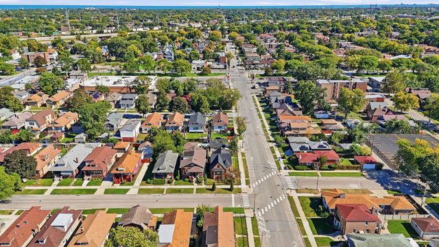 8257 S Blackstone Avenue, Chicago, IL 60619