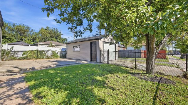 8257 S Blackstone Avenue, Chicago, IL 60619