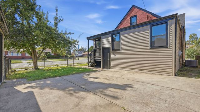 8257 S Blackstone Avenue, Chicago, IL 60619