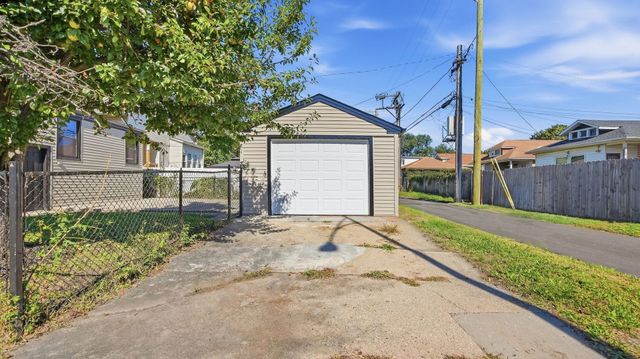 8257 S Blackstone Avenue, Chicago, IL 60619