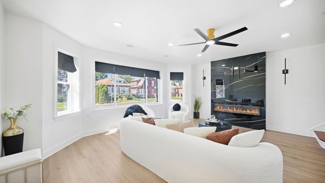8257 S Blackstone Avenue, Chicago, IL 60619