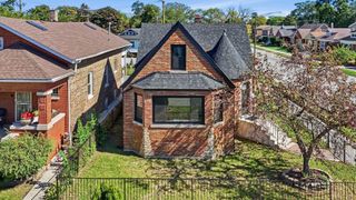 8257 S Blackstone Avenue, Chicago, IL 60619