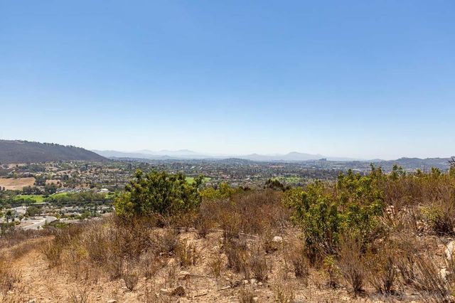 N Twin Oaks Valley Rd, San Marcos, CA 92069