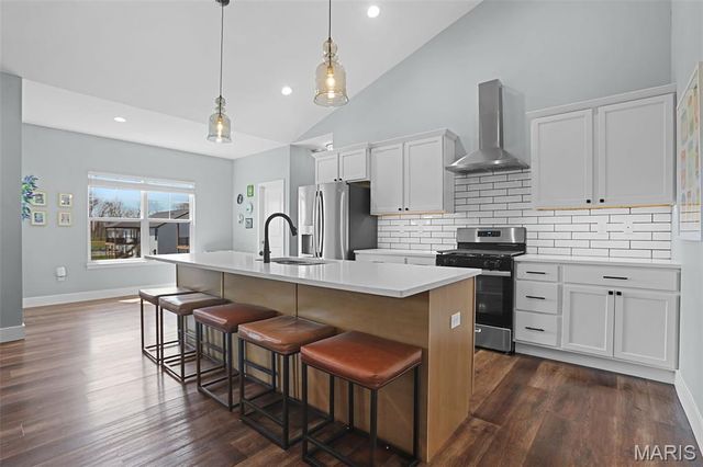 240 Meridian Oaks Drive, Glen Carbon, IL 62034