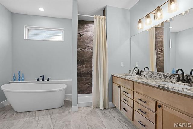 240 Meridian Oaks Drive, Glen Carbon, IL 62034