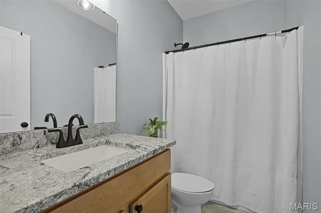 240 Meridian Oaks Drive, Glen Carbon, IL 62034