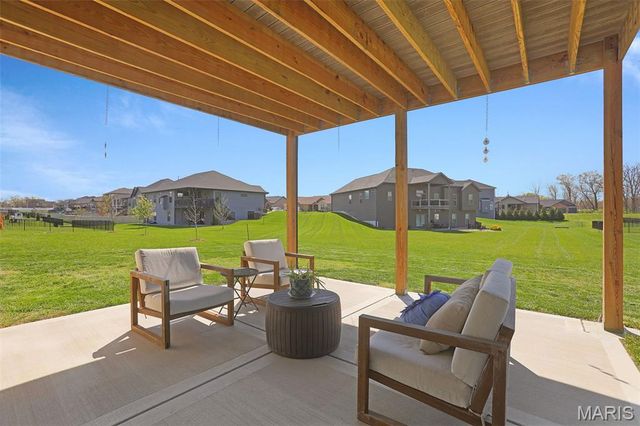 240 Meridian Oaks Drive, Glen Carbon, IL 62034