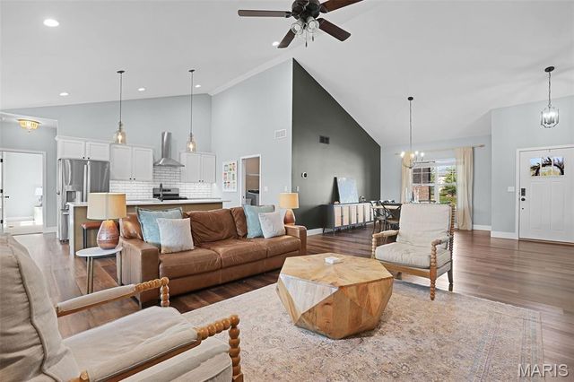 240 Meridian Oaks Drive, Glen Carbon, IL 62034