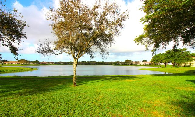 2900 Olivewood Terrace O-203, Boca Raton, FL 33431
