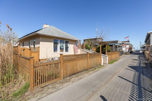 485 Bayberry Walk, Ocean Beach, NY 11770