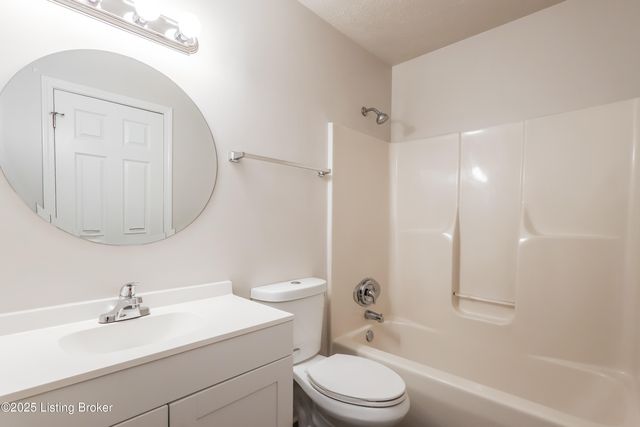 8007 Apple Valley Dr, Louisville, KY 40228