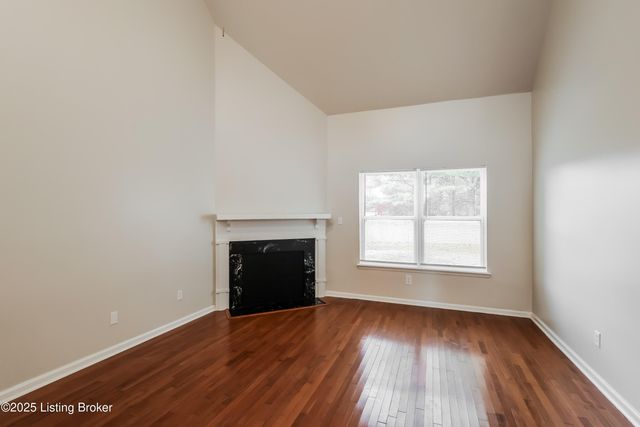 8007 Apple Valley Dr, Louisville, KY 40228