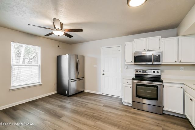 8007 Apple Valley Dr, Louisville, KY 40228