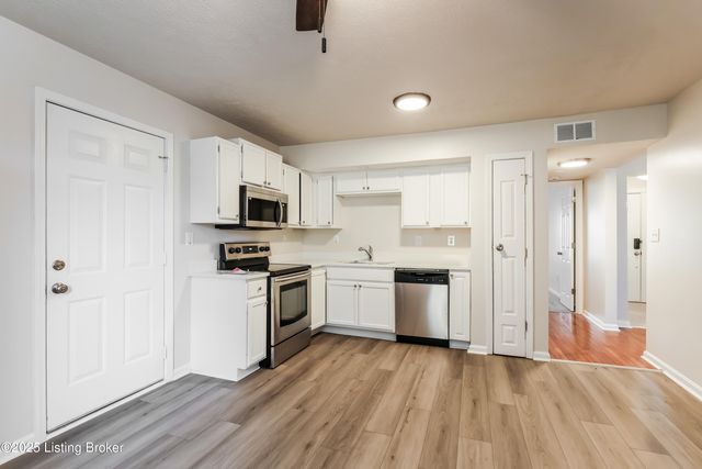 8007 Apple Valley Dr, Louisville, KY 40228