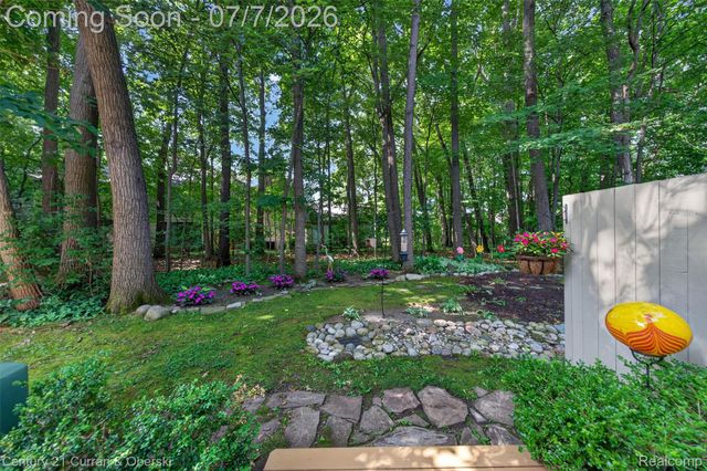 1148 Hillpointe Circle 74, Bloomfield Charter Township, MI 48304