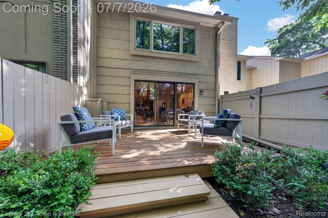 1148 Hillpointe Circle 74, Bloomfield Charter Township, MI 48304