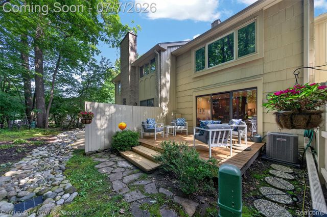1148 Hillpointe Circle 74, Bloomfield Charter Township, MI 48304