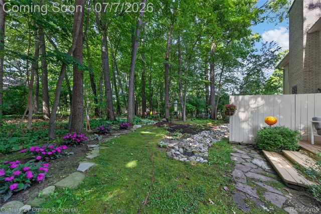 1148 Hillpointe Circle 74, Bloomfield Charter Township, MI 48304