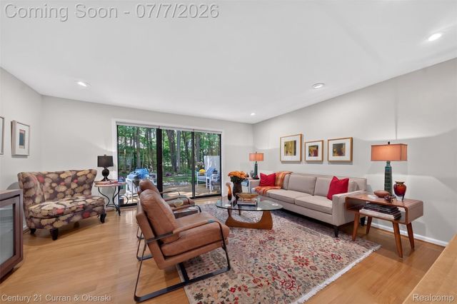 1148 Hillpointe Circle 74, Bloomfield Charter Township, MI 48304