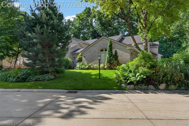 1148 Hillpointe Circle 74, Bloomfield Charter Township, MI 48304