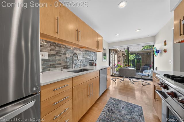 1148 Hillpointe Circle 74, Bloomfield Charter Township, MI 48304