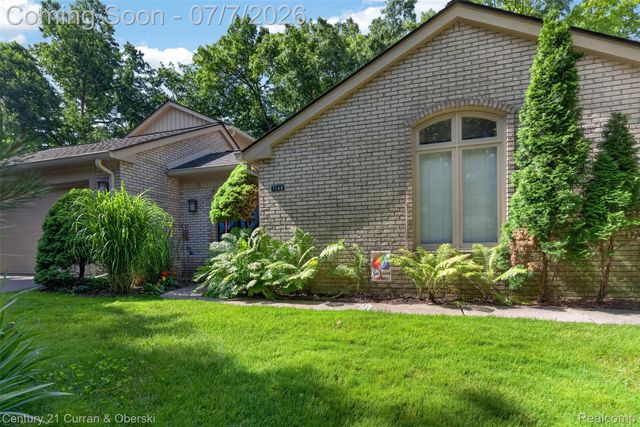 1148 Hillpointe Circle 74, Bloomfield Charter Township, MI 48304