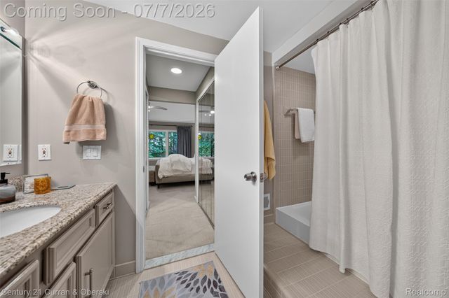 1148 Hillpointe Circle 74, Bloomfield Charter Township, MI 48304