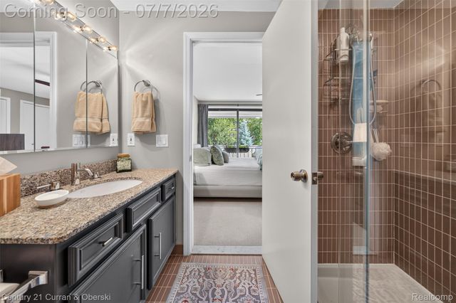 1148 Hillpointe Circle 74, Bloomfield Charter Township, MI 48304