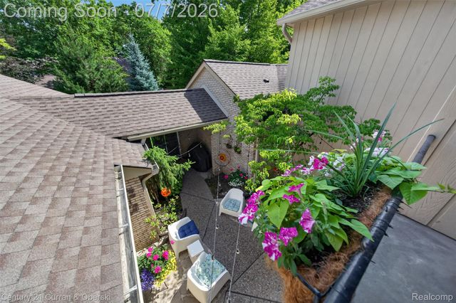 1148 Hillpointe Circle 74, Bloomfield Charter Township, MI 48304