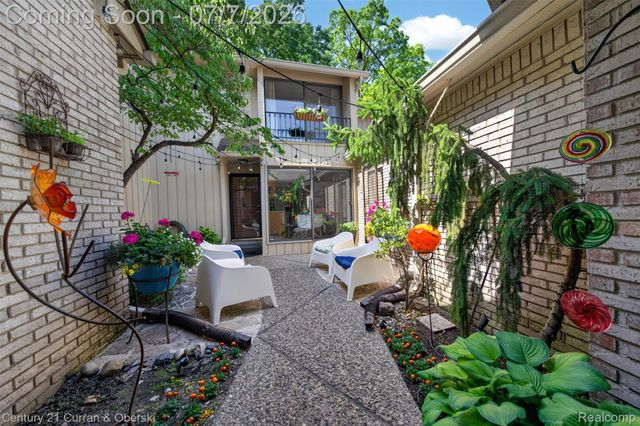 1148 Hillpointe Circle 74, Bloomfield Charter Township, MI 48304