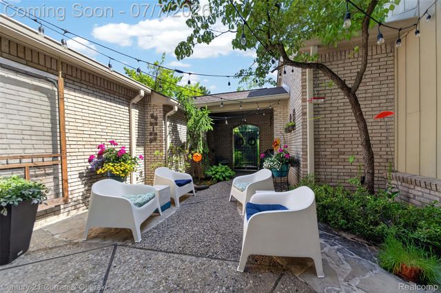 1148 Hillpointe Circle 74, Bloomfield Charter Township, MI 48304