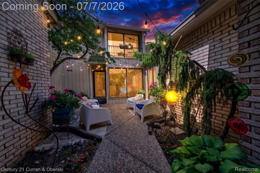 1148 Hillpointe Circle 74, Bloomfield Charter Township, MI 48304