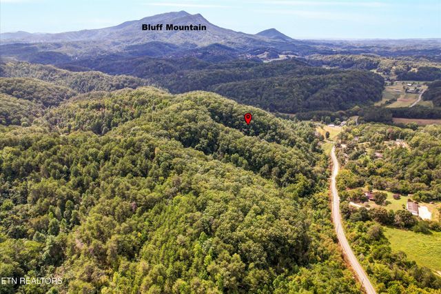 1316 River Divide Rd, Sevierville, TN 37862