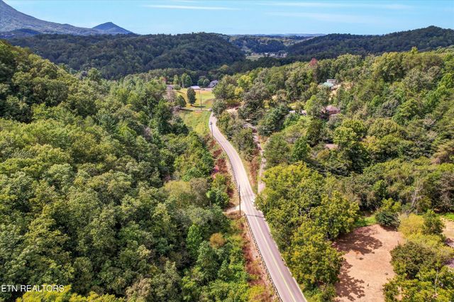 1316 River Divide Rd, Sevierville, TN 37862