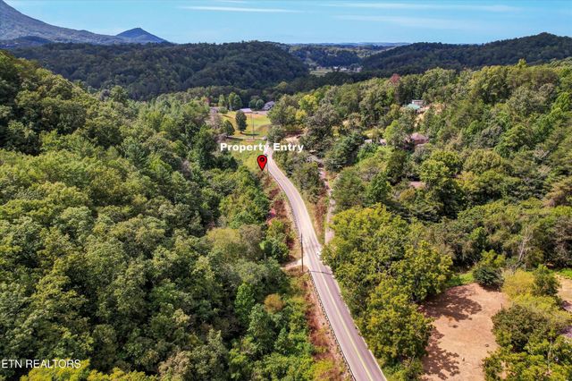 1316 River Divide Rd, Sevierville, TN 37862