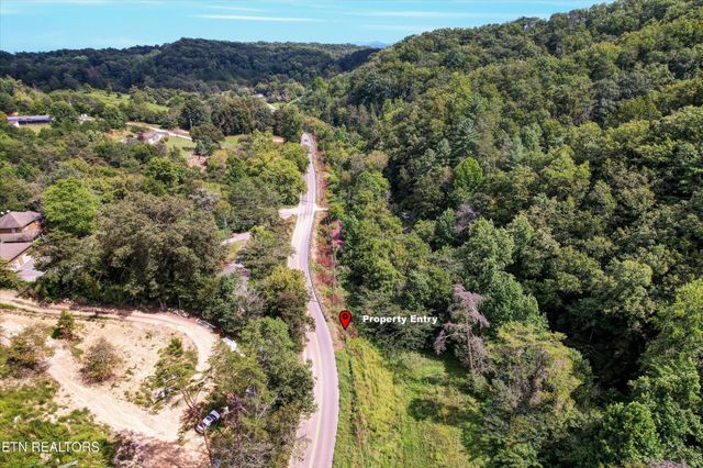 1316 River Divide Rd, Sevierville, TN 37862