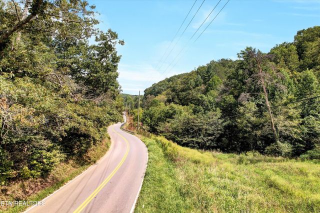 1316 River Divide Rd, Sevierville, TN 37862