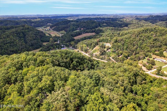 1316 River Divide Rd, Sevierville, TN 37862